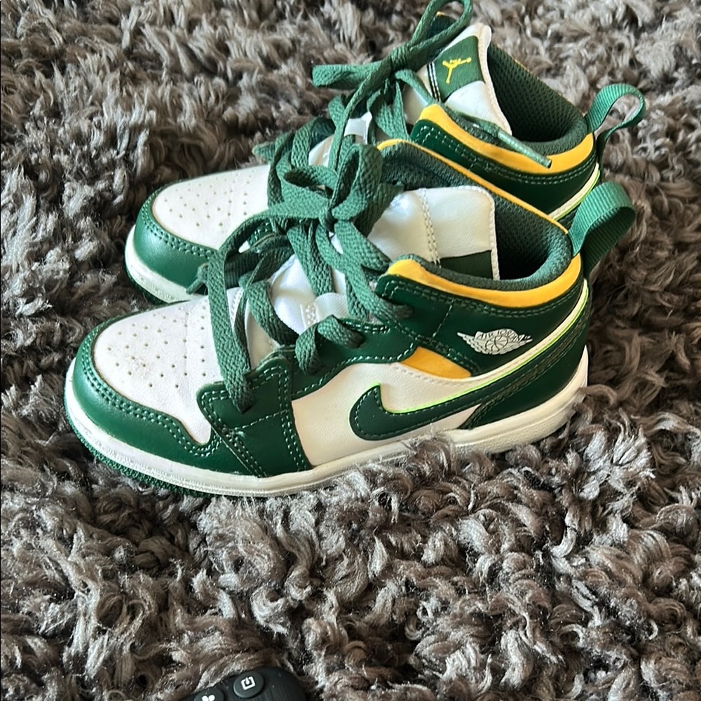 Jordan 1 Green White & Yellow Sneakers - 9